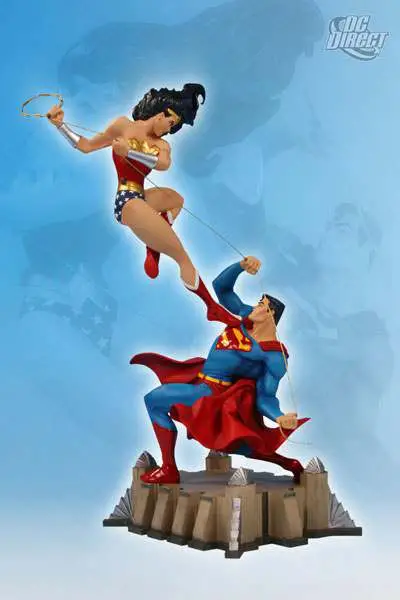 wonder woman vs superman mini statue