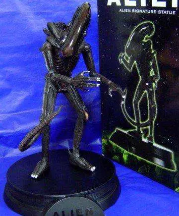 alien classic alien statue