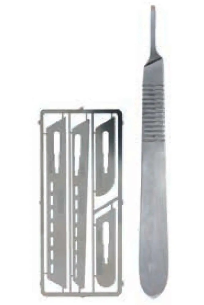 modelling saw with 4 scalpels